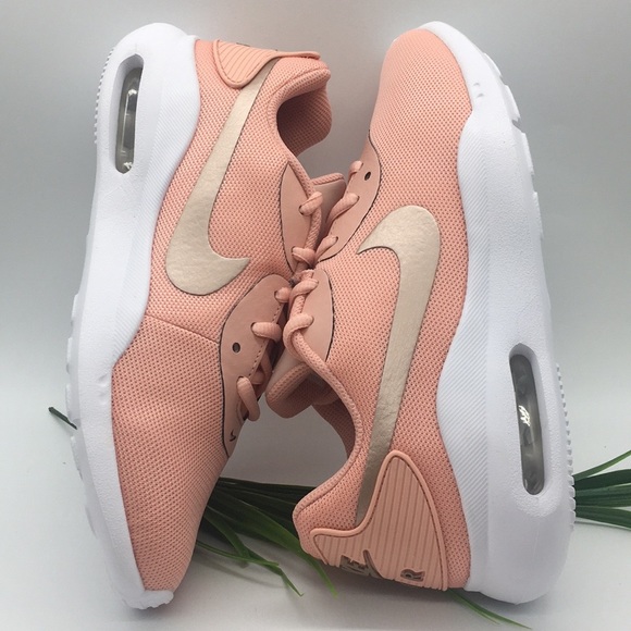 Nike Women's Air Max Oketo - Picture 2 of 8